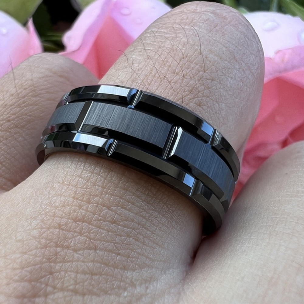 Black Tungsten Mens comfort fit Band
